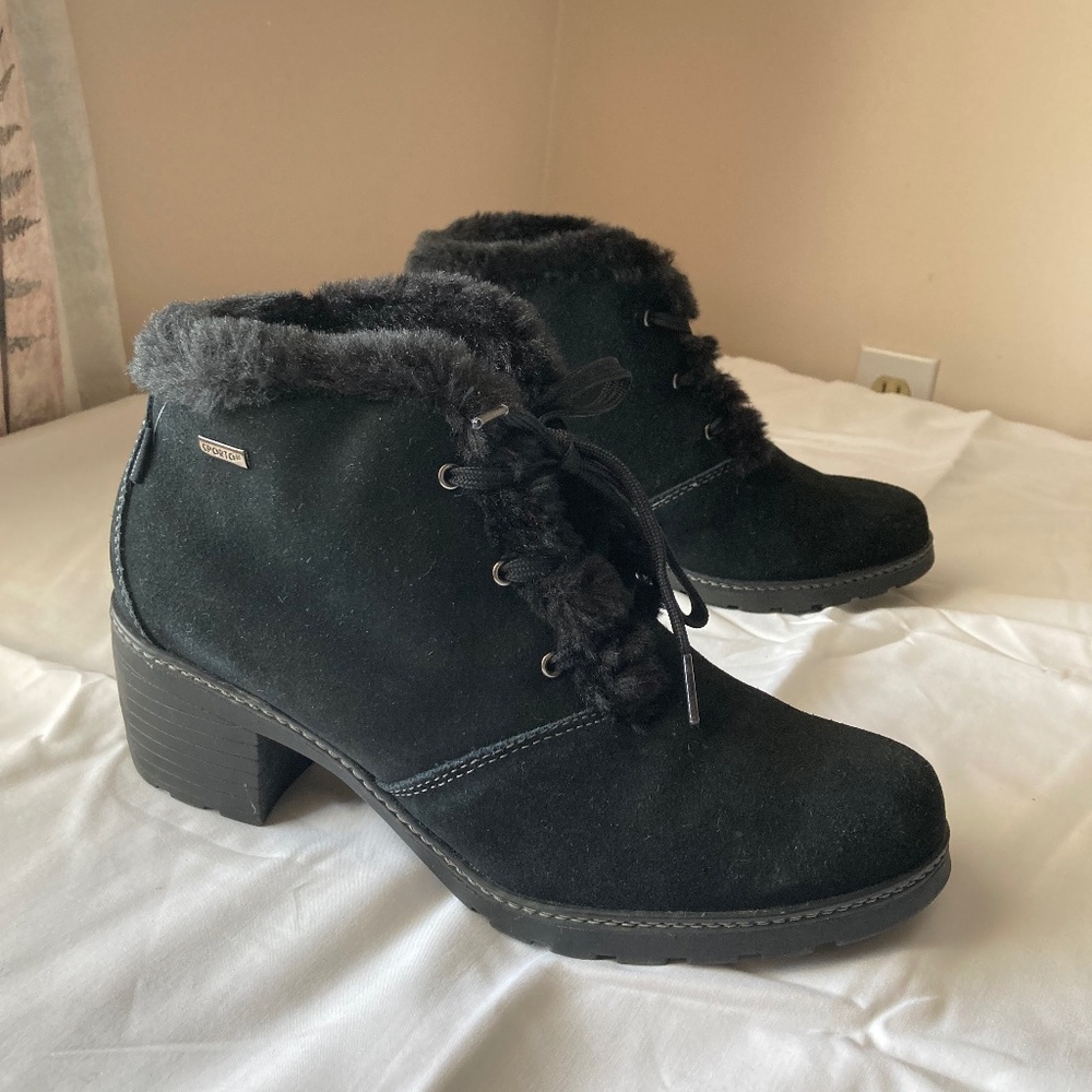 Women’s winter boots size 10, black suede+faux fur